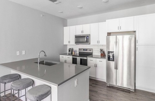 Madison Apartment | Landing | Incredible 1BD, Gym, Pool