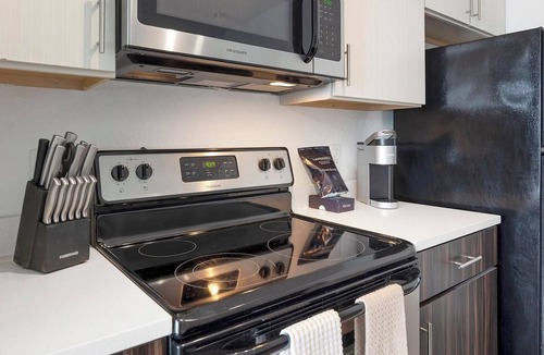Fairvilla Apartment | Landing | Incredible 2BD, Clubhouse, Gym