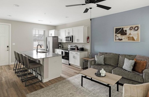 Madison Apartment | Landing | Incredible 2BD, Courtyard, Gym