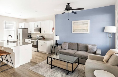 Madison Apartment | Landing | Incredible 2BD, Courtyard, Gym