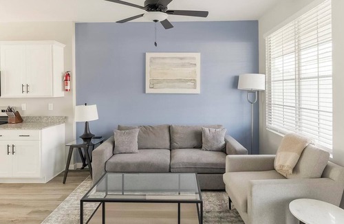 Madison Apartment | Landing | Incredible 2BD, Courtyard, Gym