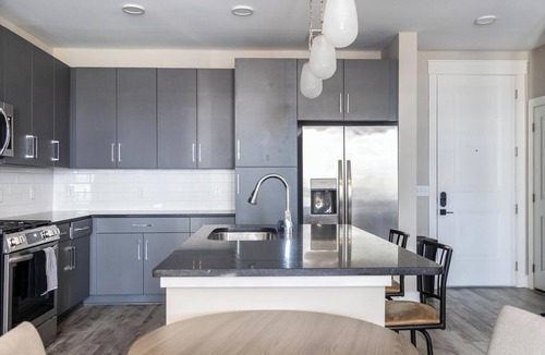 Savannah Apartment | Landing | Incredible 2BD, Yoga Studio, Gym