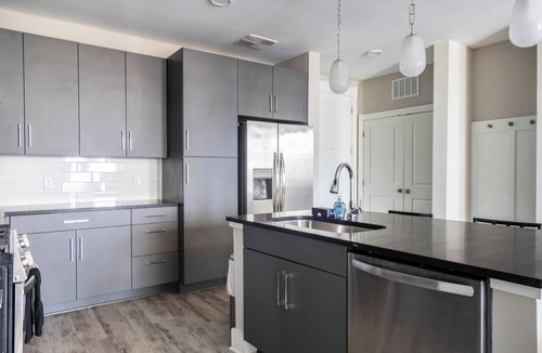 Savannah Apartment | Landing | Incredible 2BD, Yoga Studio, Gym