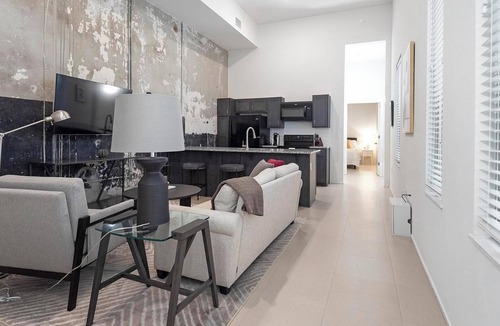 Downtown Memphis Apartment | Landing | Modern 1BD, Courtyard, Gym
