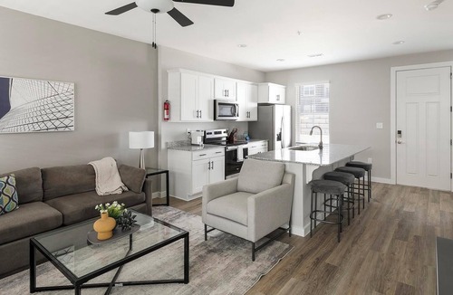 Madison Apartment | Landing | Modern 2BD, Courtyard, Pool