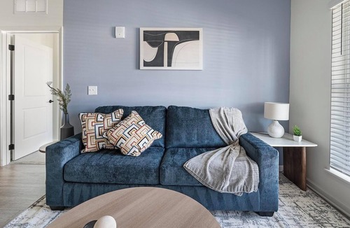 Ono Island Apartment | Landing | Modern 2BD, Yoga Studio, Gym