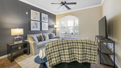 Greer Apartment | Landing Modern Apartment with Amazing Amenities (ID9830X28)