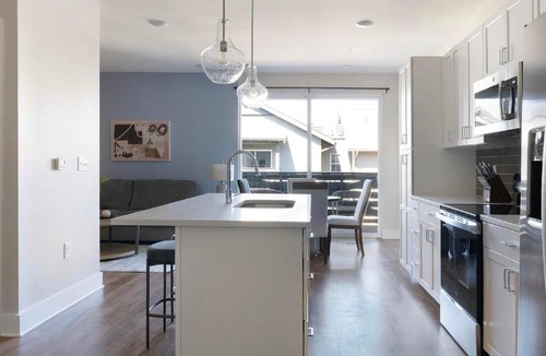 Oakwood Apartment | Landing Spectacular 1BD Gym Clubhouse
