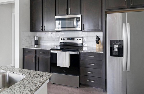 Conroe Apartment | Landing | Spectacular 2BD, Gym