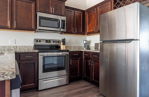 Bloomingdale Apartment | Landing | Spectacular 2BD, Pool, Gym