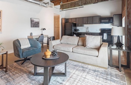 Downtown Memphis Apartment | Landing | Stunning 1BD, Gym, Courtyard