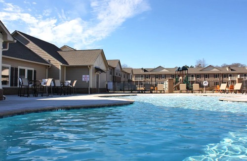 Lyman Apartment | Landing | Stunning 1BD, Pool, Gym
