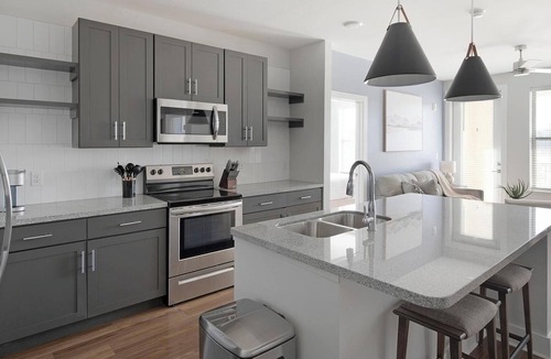 Ferndale Apartment | Landing | Stunning 2BD, Yoga Studio, Gym