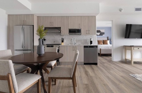 Overtown Apartment | Landing | Stunning 2BD, Pool