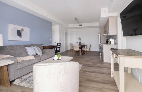 Overtown Apartment | Landing | Stunning 2BD, Pool
