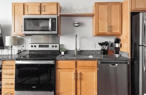 Five Points South Apartment | Landing | Stunning Studio, Pool, Gym