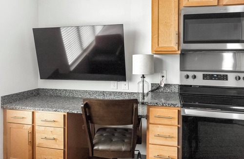 Five Points South Apartment | Landing | Stunning Studio, Pool, Gym