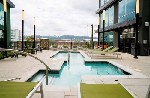 Five Points South Apartment | Landing | Stunning Studio, Pool, Gym