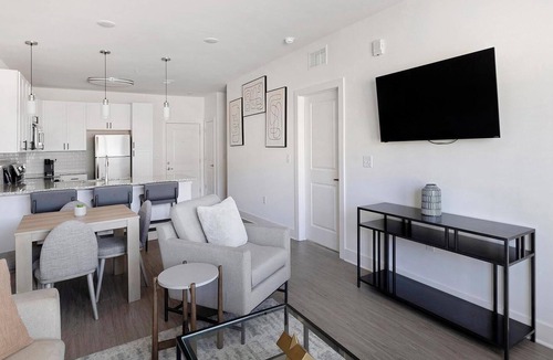 Athens Apartment | Landing | Stylish 1BD, Pool, Gym