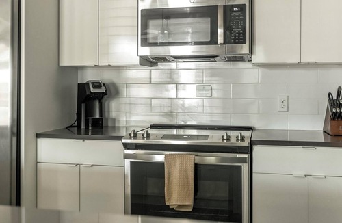 Port Tampa City Apartment | Landing | Stylish 2BD, Gym, Pool