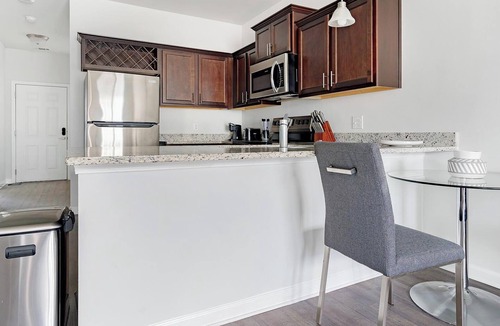 Bloomingdale Apartment | Landing | Stylish 2BD, Gym, Pool