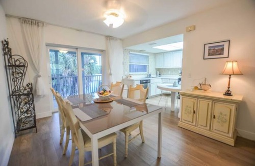 Singer Island House | Large & Comfy Beach Apartment with Screened Patio
