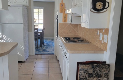 Tougaloo House | Large Cozy 4 bedroom home sleeps 8 w/pool