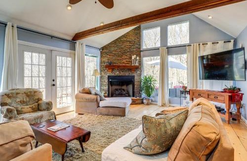 Dahlonega House | Large Deck: Luxe 6-Acre Retreat in Dahlonega!