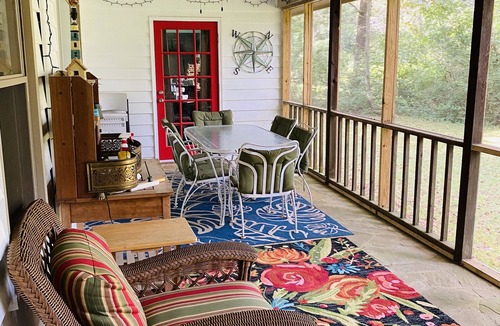 Huntsville House | Large private Monte Sano mountain Bungalow Sleeps 7-9