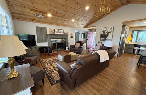 Sky Valley Cabin | Large Resort Cabin with Breathtaking Mountain Views + Firepit