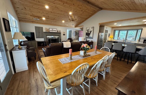 Sky Valley Cabin | Large Resort Cabin with Breathtaking Mountain Views + Firepit