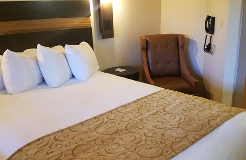 Tulsa Cabin | Large rustic lodge, sleeps 44. Only 12 minutes from downtown Tulsa