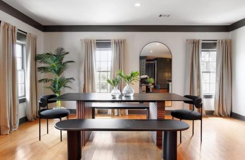 Old West Broad Neighborhood House | Large Townhome Combo Forsyth Park