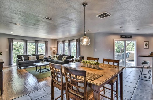 Granbury House | Large waterfront home with many outdoor and indoor activies.