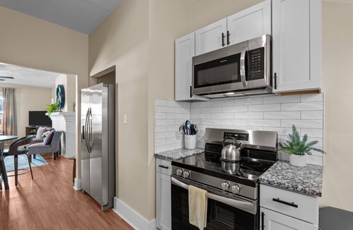 Midtown House | Laurel Charm is a cozy home with eclectic charm in the heart of Augusta. Featuring 3 beds 2 baths, and space to sleep up to 8 guests, it’s perfect for families, friends, and traveling professionals. Pet-friendly, just minutes from downtown Augusta.