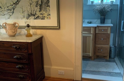 Lynn Bed & Breakfast | Lavender Hill c1915-Saltwater Pool, walkable to town & Private patio entrance.