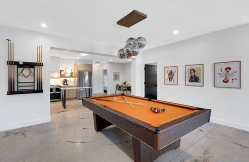 Phoenix Hill Apartment | Lay Low Disco Highlands - NULU 4BR Pool Table Balcony