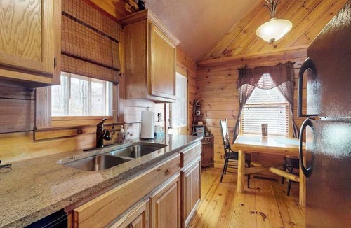 Sautee Nacoochee Cabin | Lazy Bear Cabin 1 Stay