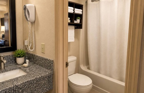 Gallatin Hotel | Legacy Inn Sumner