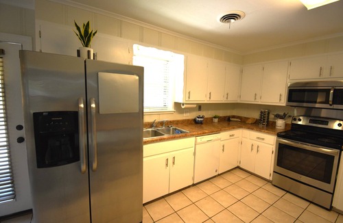 Tupelo House | Leighton Rambler! In town close to restaurants, shopping, and parks.