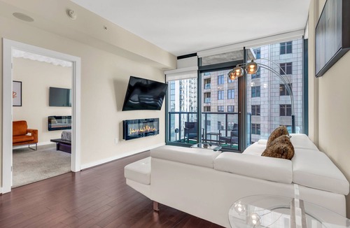 Lenox Apartment | Lenox Mall High Rise - City View & Unique Decor
