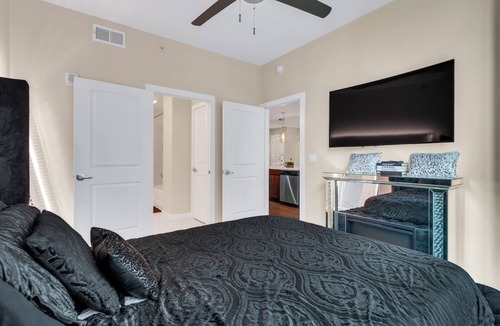 Lenox Apartment | Lenox Mall High Rise - City View & Unique Decor