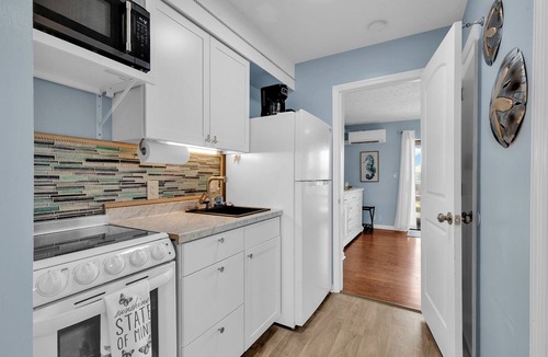 Garden City Condo | "Life's a Beach" 1 block from beach, pier and inlet boardwalk.