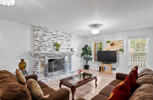 Lilburn House | Lilburn Gateway with Game Loft, Fire Pit, Stone Mountain