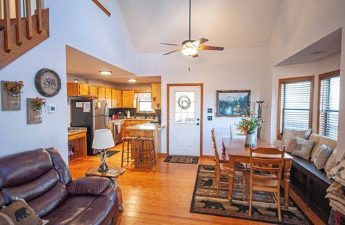 Young Harris Cabin | Little Bear Lodge *5 min. to YHC