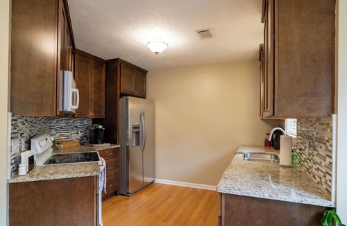 Opelika House | Little House on the Plains-Cozy 3-bedroom house