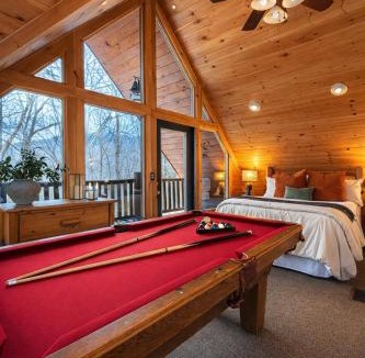 Wears Valley House | Little Pine Lodge a Smokies Hideaway - 1 mi to GSMNP - King Suite & Loft, Fireplace, Hot Tub & BEARS!