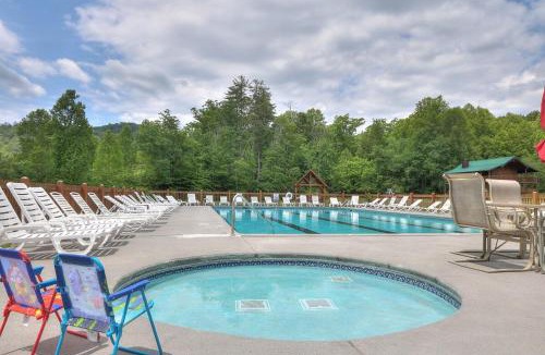 Wears Valley House | Little Pine Lodge a Smokies Hideaway - 1 mi to GSMNP - King Suite & Loft, Fireplace, Hot Tub & BEARS!