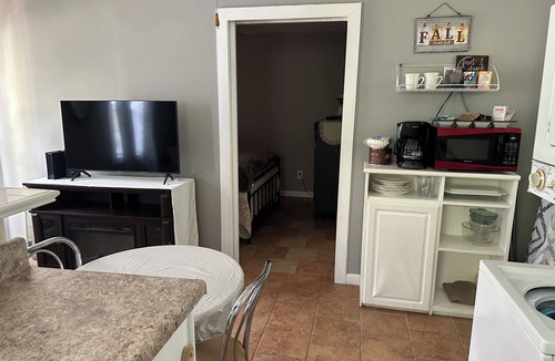 Butts County Cottage | Little Southern Charm in tranquil Flovilla with AC, WiFi