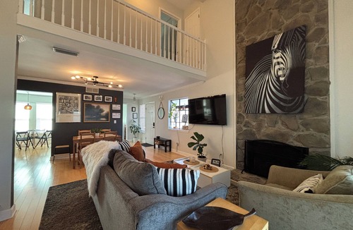 Smyrna House | LiveWorkPlaynearTruistPark- privacy, updated kitchen, fast Wi-Fi & YouTubeTv